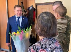  В преддверии Международного женского дня Владимир Степанов встретился с семьями участников СВО поддержка мобилизованных 