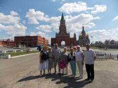 У копии Спасской башни Кремля.Удивительное рядом парус надежды 