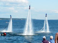 15 метров над водой: шоу “Летающих людей” надолго запомнится жителям Чувашии. Кто сказал, что люди не летают Чебоксары-550 550 лет Чебоксарам 