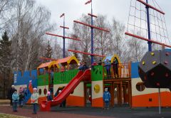 Игровая зона представлена в виде 22-метрового корабля, где каждый ребенок найдет развлечение по душе. Центр притяжения новочебоксарских семей