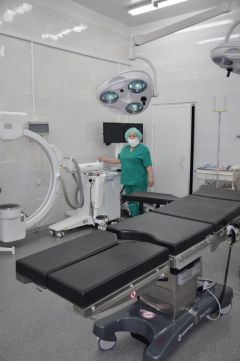 Так выглядит новый операционный стол.  © Фото Валерия БАКЛАНОВА Такое  нужное оборудование медоборудование 