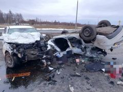 Фото МВД ЧувашииВ аварии в Новочебоксарске двое погибли, еще двух пострадавших увезли в больницу 