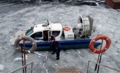 Эвакуация людей со льда проводилась судном на воздушной подушке «Марс-700»В Чувашии с дрейфующей льдины спасли 12 рыбаков-экстремалов  спасатели рыбаки ГИМС 