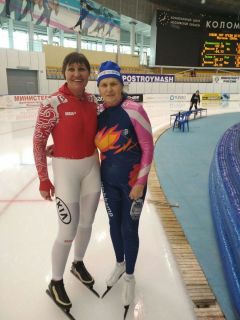 Галина Казанбаева (слева) с подругой из Перми конькобежкой Аллой Березиной, которой 80 лет. Нужно не только мышцы тренировать, но и мозг Активное долголетие 
