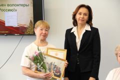 Самых активных членов волонтерского сообщества ЦСОН министр труда Алена Елизарова поблагодарила не только устно, но и вручила им благодарности.Надежный тыл обеспечивают “серебряные” волонтеры