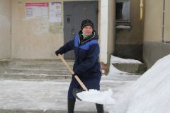 Дворник Маргарита Сергеева, которая трудится в сфере ЖКХ вот уже 16 лет.Успех — в профессионалах    АО “Чувашская энергосбытовая компания” 