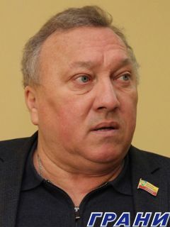 Директор спортшколы Олег МАТВЕЕВ. Бассейн на Парковой меняет лицо