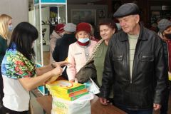  На «Химпроме» поздравили людей «элегантного возраста» Химпром 1 октября - День пожилых людей 