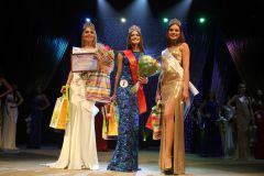 Счастливые победительницы: Наталия Забалуева, Кристина Андреева и Яна Гужева.В королевы красоты — первым номером Мисс Новочебоксарск - 2016 