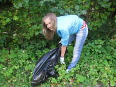 IMG_1285.JPGО роще заботятся капитально уборка мусора Ельниковская роща Всем городом - против мусора 