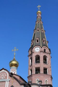 В 2009 году колокольня в Алатыре была признана самой высокой в России, выполненной в виде бетонного монолита. Ее высота 81,6 метра.От Алатыря до Каршлыхи Паломнический туризм в Чувашии 