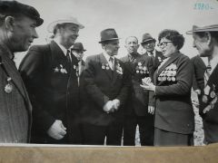 Александра Киселева на встрече с ветеранами войны с милитаристской Японией, бойцами трех фронтов, 1980 год.И на Тихом океане свой закончила поход Бессмертный полк 