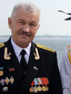 Капитан-лейтенант Василий ЛаврентьевМы в тельняшках Защитники Отечества 