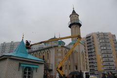 IMG_2466.JPGМечеть Новочебоксарска украсили золотые полумесяцы мечеть 
