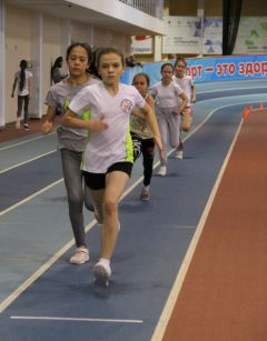 В этот раз девочки бежали лучше мальчиков, отметили волонтеры, помогавшие на этом соревновании.Победители родом из детства Спорт - норма жизни легкая атлетика 