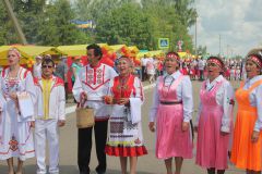 Песня родная, чувашская, звучи на всю округу!  Фото Юрия НикандроваСело гуляло на радость всей республике День Республики 