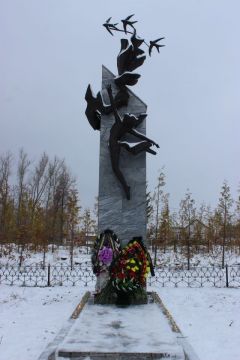 Фото Максима ИВАНОВАБратской могиле нужен достойный мемориал, оставшимся в живых — часовня Эльбарусово 
