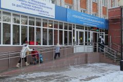 Первый этаж детской поликлиники Новочебоксарска полностью оборудован для приема детей с особенностями. Фото Ирины ХАННАДоступной среде – зеленый свет