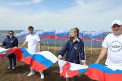  Российские флаги возвысились над Волгой в Чувашии