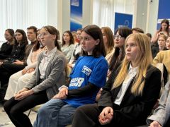 Председатель Госсовета Чувашии Леонид Черкесов встретился с юными политиками