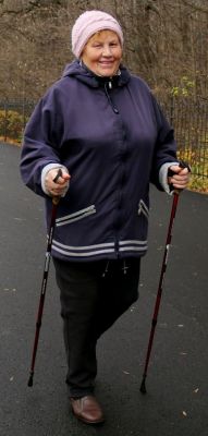 Мария Сильченко (71 год) начала заниматься ходьбой после инсульта по совету врачей. За четыре года здоровье поправилось. Еже­дневно проходит 4 км за час.Лев Толстой: Надо встряхивать себя, чтобы быть здоровым Активное долголетие 