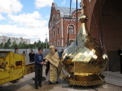Фото автораКолокольню увенчали  купол и крест строительство колокольни в Новочебоксарске 