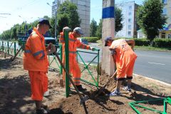 Десять лет прошло, как по ул. Винокурова установили ограждение.  2014 год. Фото из архива редакции.Почти у планки норматива Нацпроект “БКД” 