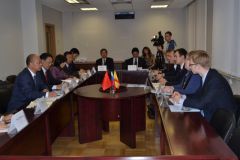 Делегация из провинции Аньхой КНР в сентябре 2013 года провела переговоры с правительством ЧР.  Фото cap.ruСверим вектор развития Ко Дню Республики 