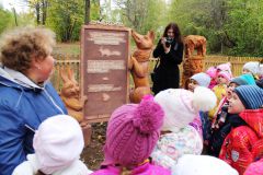 Kto_v_roshchie_zhiviet.JPGЧебоксарская ГЭС открыла «Детский дворик» на экотропе в Ельниковской роще РусГидро 