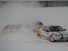 Кубок России по ледовым гонкам в Чебоксарах выиграл 17-летний чемпион Гонки на льду автогонки 