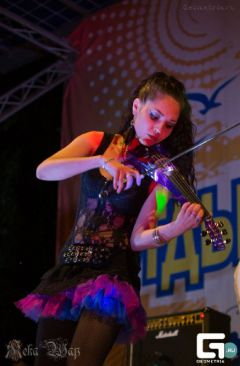 Александра Порфирьева — единственная в Чувашии электроскрипачка.  Фото из личного архиваЖивет в ритме нон-стоп Увлеченные 