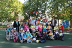 Малыши из детсада ПоляночкаЧебоксарская ГЭС подарила особенным малышам спортивную площадку РусГидро 