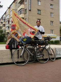 На фоне Будайки.Историк из Чапаевска отправился в колыбель Революции на велосипеде велосипед велопутешественник 