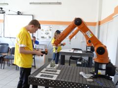 На компетенции Промышленная роботехника участники выпонили два модуля загрузка и выгрузка оборудования и плазменая резкаАбилимпикс без границ Абилимпикс 