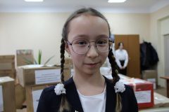 Ученица лицея № 18 Валерия ОЛИНА.Помогать важно, каждый понимает Своих не бросаем! 