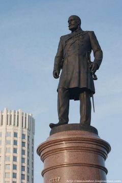 Памятник великому реформатору Петру Столыпину установлен 28 декабря 2012 года в Москве напротив Дома правительства.Нам нужна великая Россия Моя Держава 