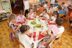 В детском саду № 2 “Калинка” все вкусно и очень полезно! Фото Марии СмирновойЧем кормят дошколят питание детсады 