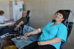 Почетные доноры Вячеслав Семенов и Александра Полевова14 литров крови сдали доноры на Чебоксарской ГЭС РусГидро 