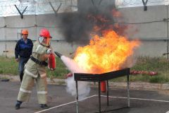 Тушение горящей жидкостиНа Чебоксарской ГЭС прошли соревнования пожарных-добровольцев Чебоксарская ГЭС 