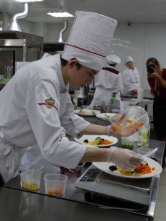 Состязания студентов в компетенции “Кулинарное дело” проходили среди команд по два человека. Абилимпикс без границ Абилимпикс 