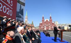 На центральной трибуне вместе с Президентом страны Владимиром Путиным находились ветераны и гости мероприятия. Слава победителям! парад Победы 75 лет Победе 
