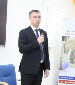 Министр образования Чувашии Дмитрий ЗахаровОт вашего бюджета нашему