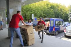  Приставы и сотрудники Чувашстата передали Донбассу сапоги, перчатки, чувашский мед Помощь ОНФ 