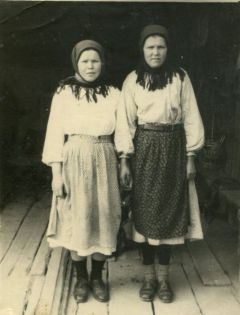 Серафима (справа).Бобровы из Ельникова, или Главное в жизни — быть человеком Истоки и наследники 
