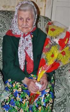dsc_0090_350x561.jpgСегодня жительница Новочебоксарска отметила 100-летний юбилей 100 лет Юбилей 