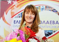 dsc_1632.jpgЧувашия поздравляет с юбилеем олимпийскую чемпионку Елену Николаеву