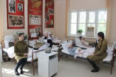 В холле института развернули “полевой госпиталь”. Фото с сайта cap.ruЭкспозиция вернула госпиталь  70 лет Победы 