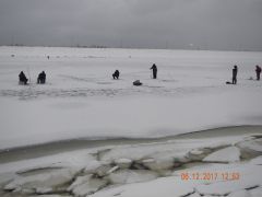 Фото ГИМС ГУ МЧС РФ по ЧРРискуют жизнью  ради пары килограммов рыбы рыбаки поведение на льду 