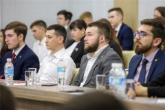 Олег Николаев поддержал инициативу об увеличении возраста получателей микрозаймов
