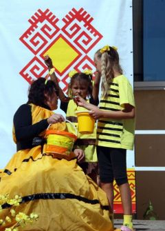 Праздник медаВ Моргаушском районе прошел праздник меда праздник меда 